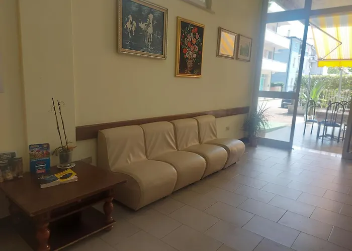 Garni - Pet Friendly Джулианова